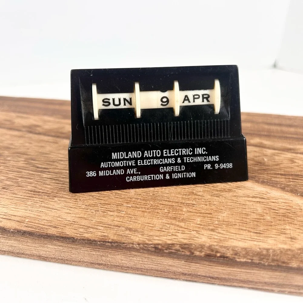 Vintage Plastic Midland Auto Electric Perpetual Desk Calendar